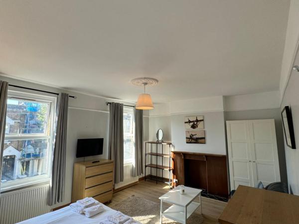 NapCastle Archway : photo 7 de la chambre chambre lit queen-size avec salle de bains commune