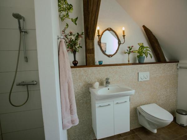 AvalonBnB : photo 4 de la chambre chambre simple avec salle de bains commune