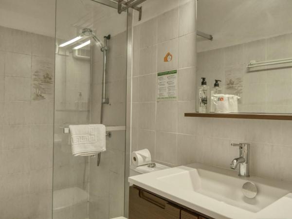 Hotel Boquier : photo 2 de la chambre chambre triple - accès par escalier