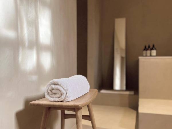 Toile Blanche : photo 10 de la chambre suite deluxe avec lit king-size