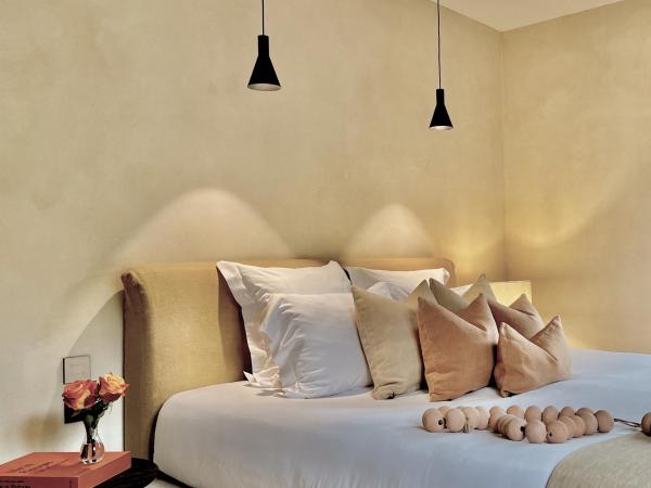 Toile Blanche : photo 2 de la chambre suite deluxe avec lit king-size