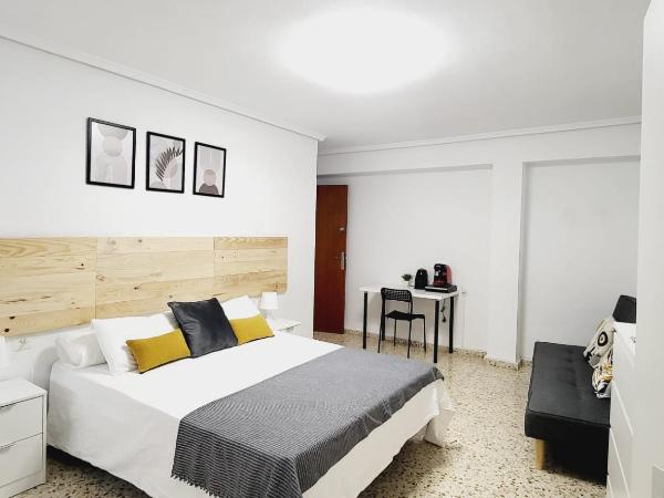 Sweet Rooms in Alboraya Valencia : photo 4 de la chambre chambre double avec salle de bains commune