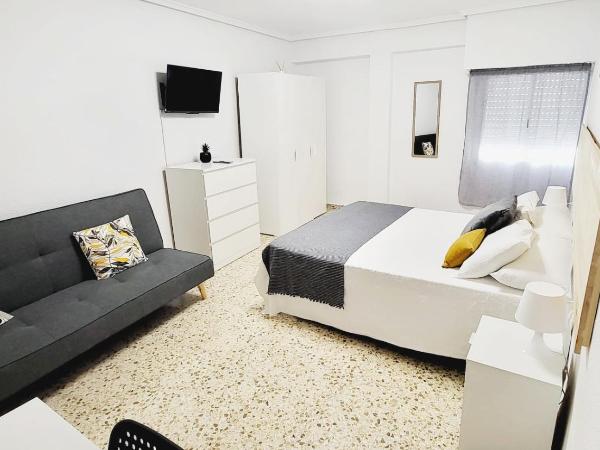 Sweet Rooms in Alboraya Valencia : photo 5 de la chambre chambre double avec salle de bains commune