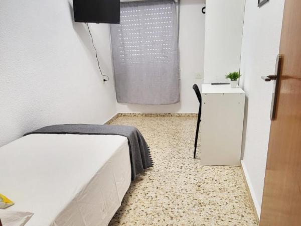 Sweet Rooms in Alboraya Valencia : photo 1 de la chambre chambre simple avec salle de bains commune