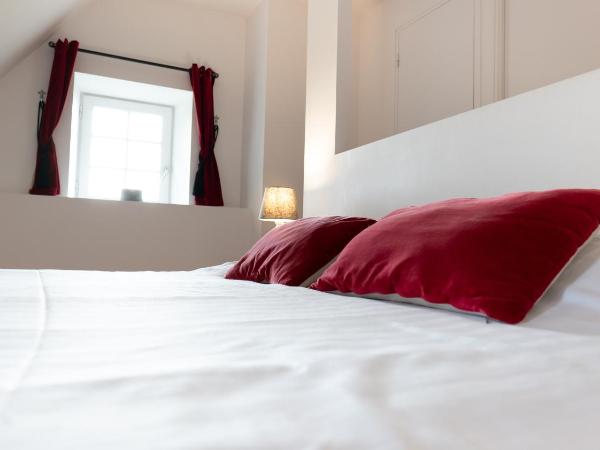 Manoir 1685 Saint Malo : photo 5 de la chambre chambre lit queen-size 
