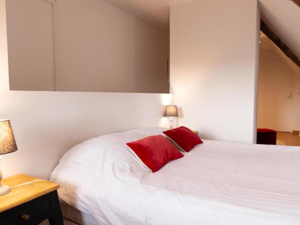 Manoir 1685 Saint Malo : photo 7 de la chambre chambre lit queen-size 