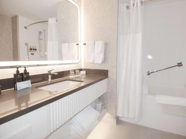 Coast Victoria Hotel & Marina by APA : photo 6 de la chambre chambre lit king-size supérieure