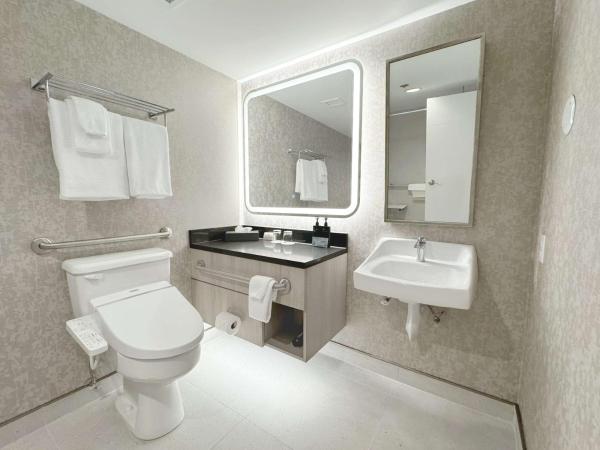 Coast Victoria Hotel & Marina by APA : photo 6 de la chambre chambre lit king-size - accessible aux personnes à mobilité réduite