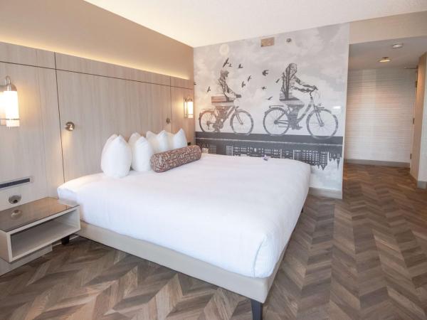 Coast Victoria Hotel & Marina by APA : photo 4 de la chambre chambre lit king-size - accessible aux personnes à mobilité réduite