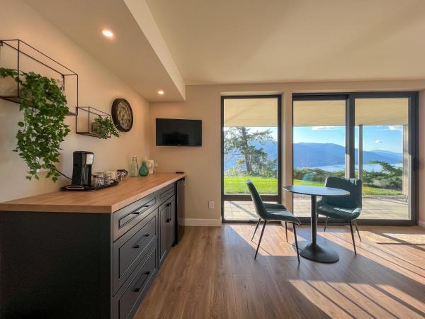 Kelowfornia Lakeview Retreat : photo 2 de la chambre chambre supérieure lit queen-size