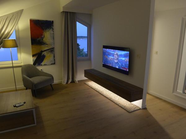 Suites Villa Ropuš : photo 3 de la chambre suite deluxe avec kitchenette - vue sur mer