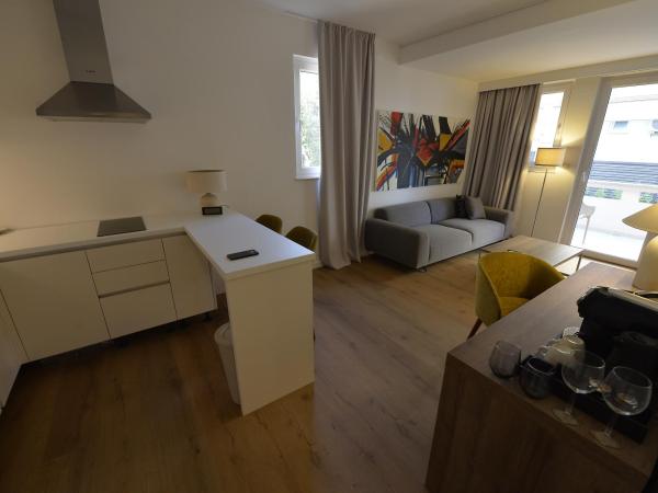 Suites Villa Ropuš : photo 9 de la chambre deluxe suite with side sea view and kitchen