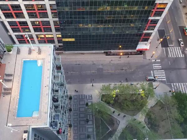 Stunning City LAKE VIEWS 4 beds-Free Parking : photo 5 de la chambre appartement - vue sur lac