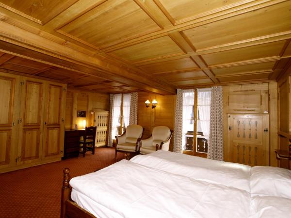 Posthotel Rössli : photo 5 de la chambre chambre double supérieure avec balcon ou terrasse