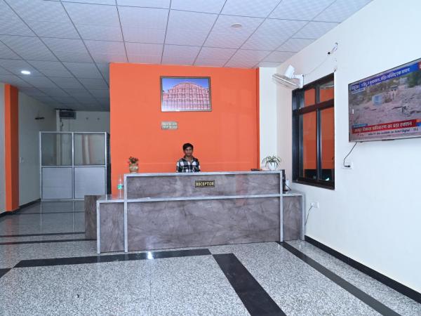 Hotel Moon Mahal : photo 9 de la chambre chambre triple – vue sur montagne