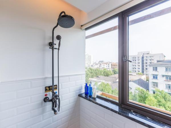 Hangzhou Lanshe hotel : photo 7 de la chambre chambre triple – vue sur montagne