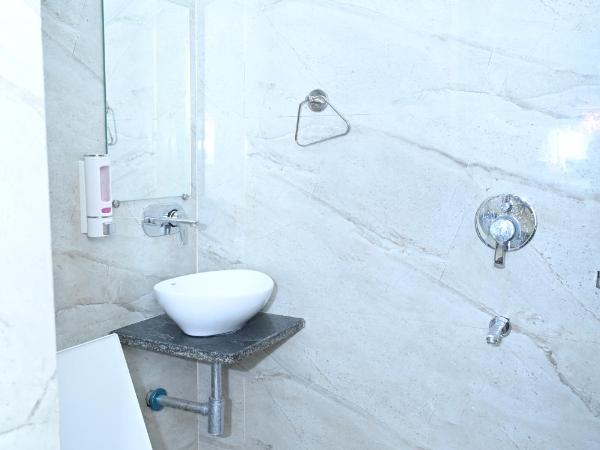 Hotel Moon Mahal : photo 5 de la chambre chambre triple – vue sur montagne