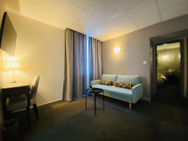 Brit Hotel Acacias : photo 3 de la chambre chambre double club avec salon privé (24 m²)