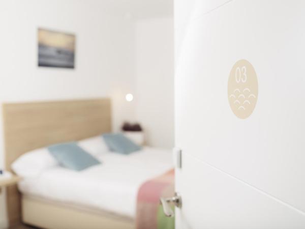 Pension Del Mar : photo 3 de la chambre chambre lits jumeaux avec salle de bains privative