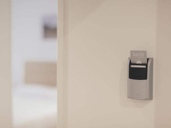 Pension Del Mar : photo 1 de la chambre chambre double standard avec salle de bains commune