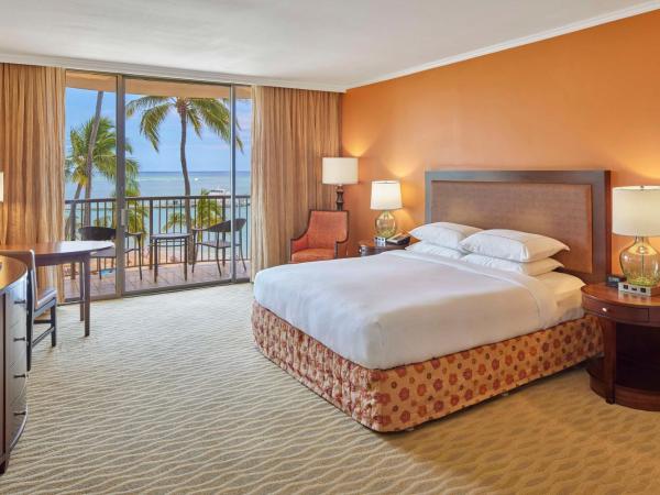 Hilton Hawaiian Village Waikiki Beach Resort : photo 9 de la chambre hébergement lit king-size - tour rainbow - côté océan