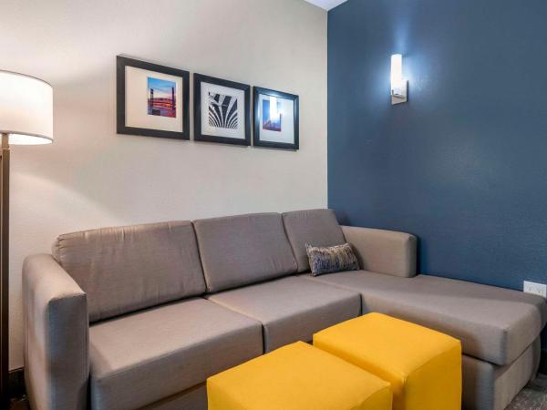 Comfort Inn & Suites Jacksonville - Orange Park Near Naval Air Station : photo 2 de la chambre suite lit king-size - non-fumeurs