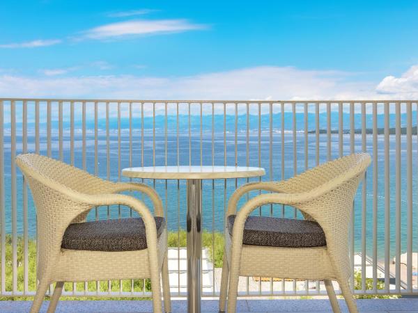 Hotel Vila Rova : photo 6 de la chambre deux chambres doubles communicantes avec vue sur la mer