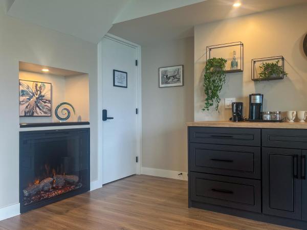 Kelowfornia Lakeview Retreat : photo 7 de la chambre chambre supérieure lit queen-size