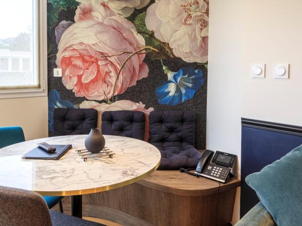 Best Western Les Bains Hotel et SPA : photo 10 de la chambre appartement - lit queen-size