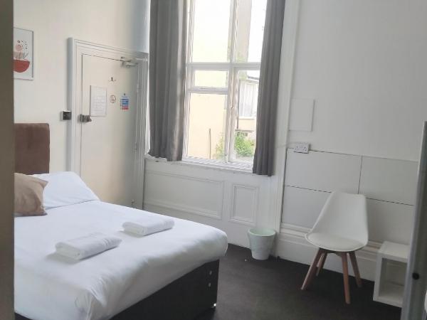 Central Wave : photo 1 de la chambre chambre familiale avec salle de bains privative