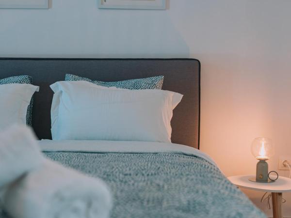 Airnite House : photo 1 de la chambre chambre double avec balcon