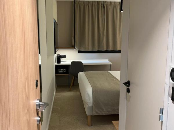 Hôtel Le Relais des Brasseurs - Aubagne : photo 8 de la chambre chambre double supérieure