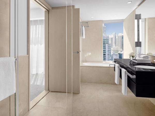 JW Marriott Hotel Marina : photo 2 de la chambre executive city view room, twin bed, club lounge access with breakfast, lunch & dinner, including direct access to dubai marina mall & marina walk