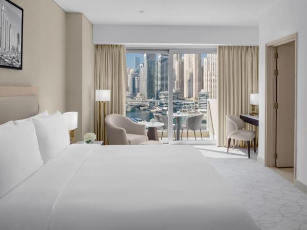 JW Marriott Hotel Marina : photo 4 de la chambre executive marina view room, king bed, club lounge access with breakfast, lunch & dinner, including direct access to dubai marina mall & marina walk