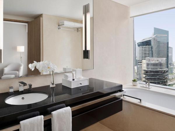 JW Marriott Hotel Marina : photo 3 de la chambre deluxe marina view room, twin beds, including direct access to dubai marina mall & marina walk
