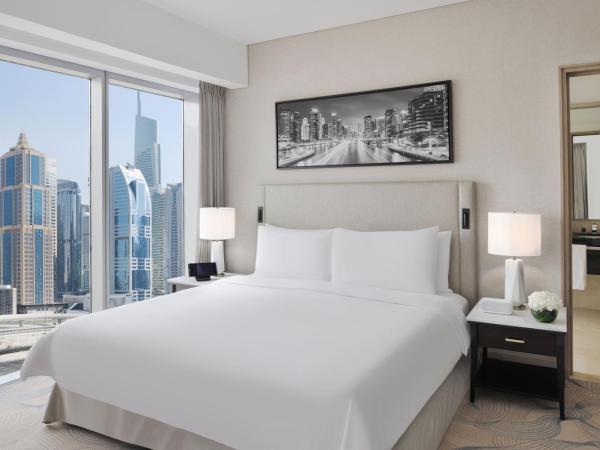 JW Marriott Hotel Marina : photo 5 de la chambre premier city view suite, king bed, sofa bed, club lounge access with breakfast, lunch & dinner, 4pm late checkout, including direct access to dubai marina mall & marina walk