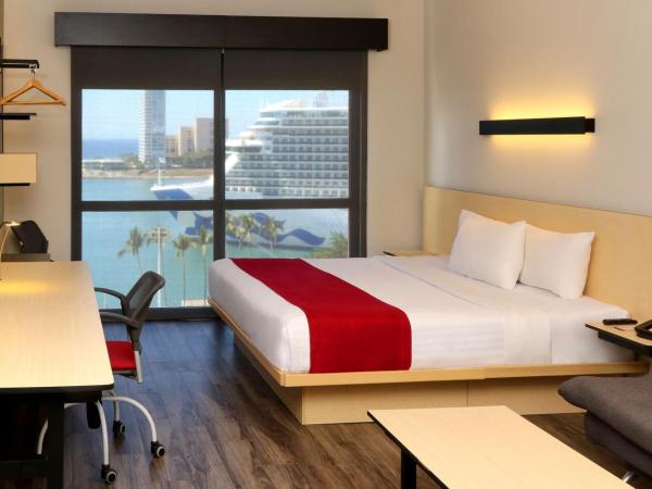 City Express Plus by Marriott Puerto Vallarta : photo 3 de la chambre chambre lit king-size supérieure avec canapé-lit