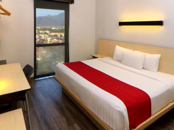 City Express Plus by Marriott Puerto Vallarta : photo 4 de la chambre chambre lit king-size