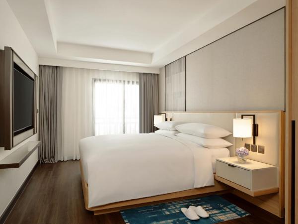 Marriott Executive Apartments Bangkok, Sukhumvit 50 : photo 8 de la chambre two-bedroom apartment with one king bed and two double beds