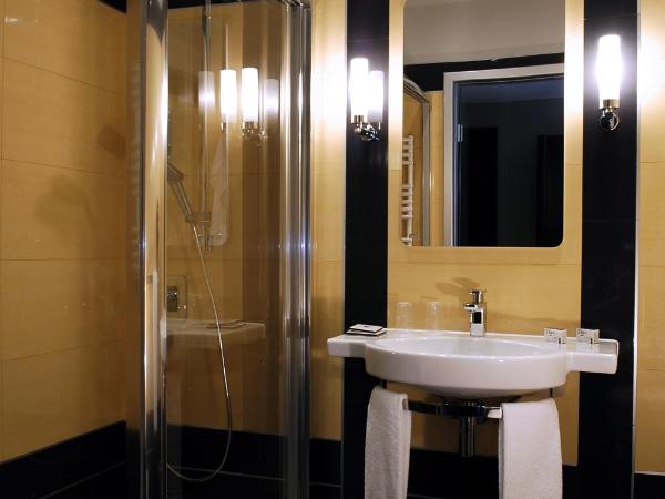 Silver Hotel & Gokart Center : photo 1 de la chambre chambre double