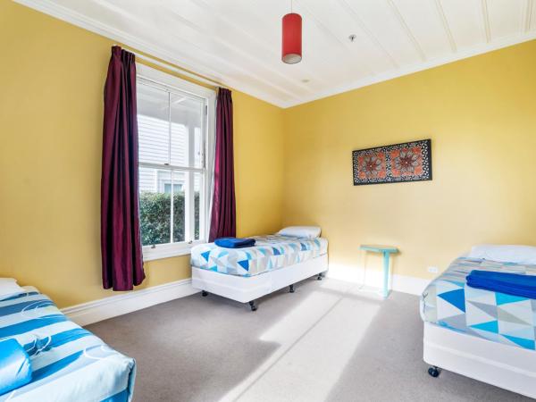 Verandahs Parkside Lodge : photo 1 de la chambre lit simple dans dortoir de 3 lits