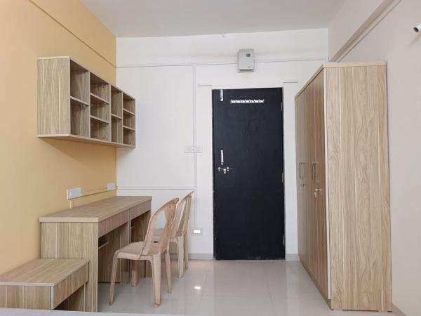 Torrent coliving : photo 1 de la chambre chambre simple avec salle de bains