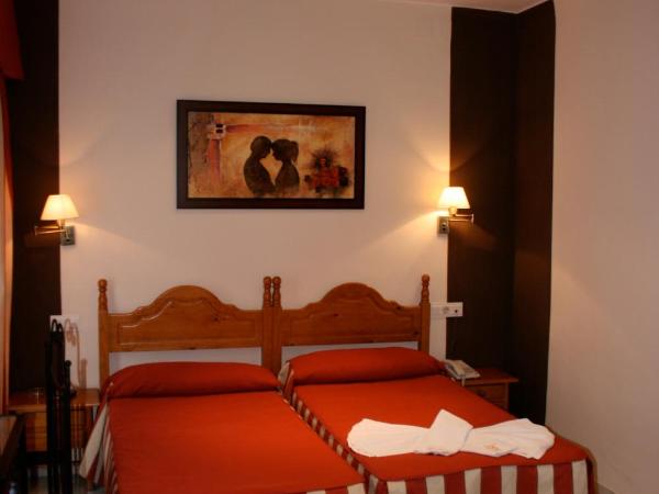 Hostal la Fuente : photo 3 de la chambre chambre double ou lits jumeaux