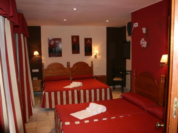 Hostal la Fuente : photo 1 de la chambre chambre quadruple