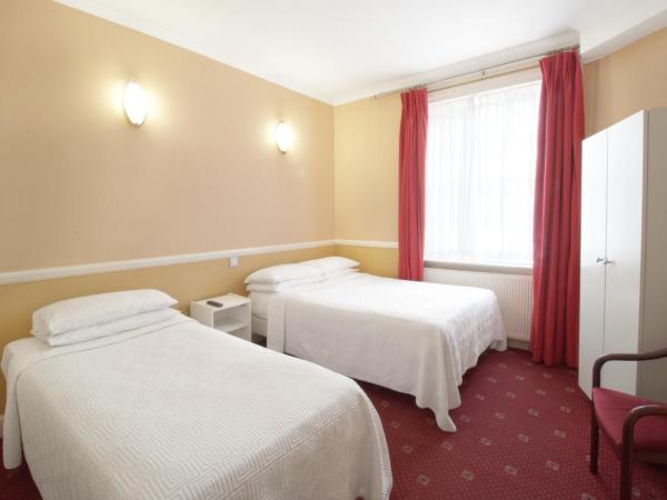 Balmoral House Hotel : photo 2 de la chambre chambre triple