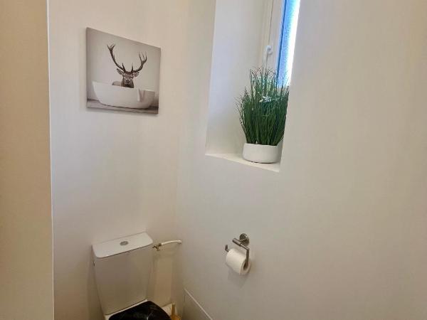 Chambres d'hôtes Les Carmélites : photo 6 de la chambre chambre quadruple avec salle de bains