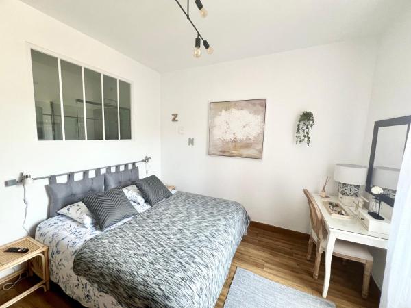 Chambres d'hôtes Les Carmélites : photo 2 de la chambre chambre double - vue sur jardin