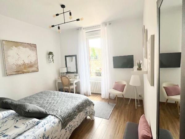 Chambres d'hôtes Les Carmélites : photo 1 de la chambre chambre double - vue sur jardin