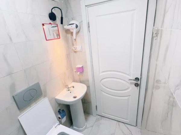 Taksim Centre Hotel : photo 1 de la chambre chambre lit king-size avec balcon