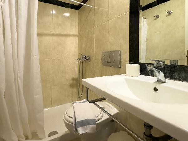 City Marina : photo 6 de la chambre chambre triple Économique avec lit d'appoint